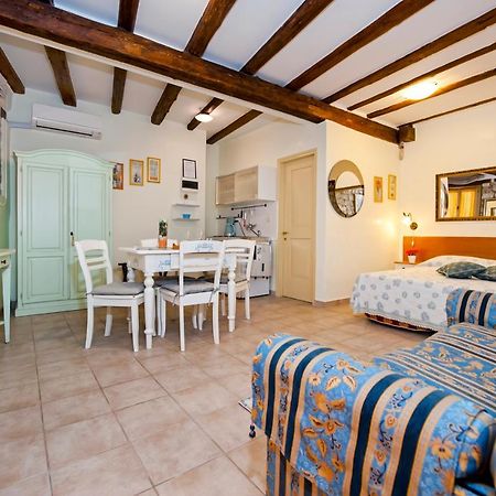 Guest House Sotto I Volti Centro Storico Ровин Екстериор снимка