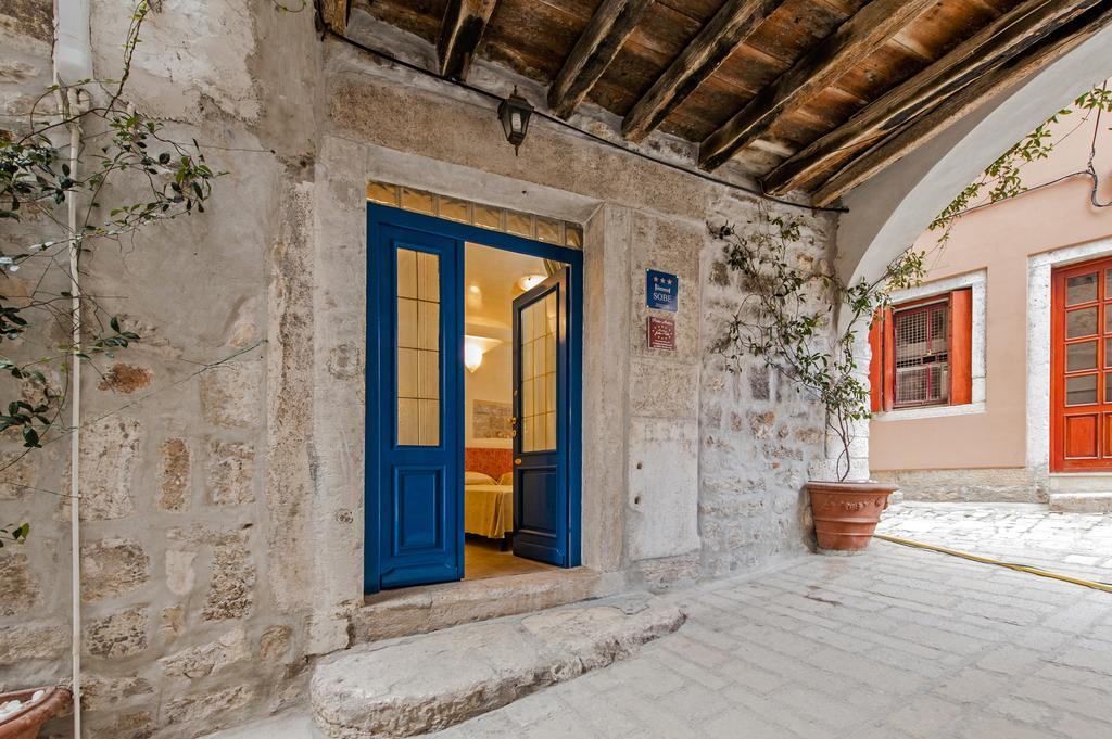 Guest House Sotto I Volti Centro Storico Ровин Екстериор снимка