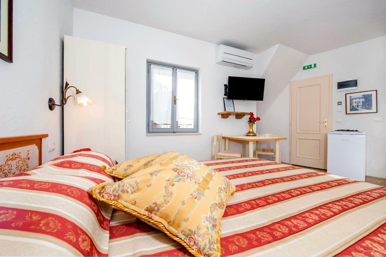 Guest House Sotto I Volti Centro Storico Ровин Екстериор снимка