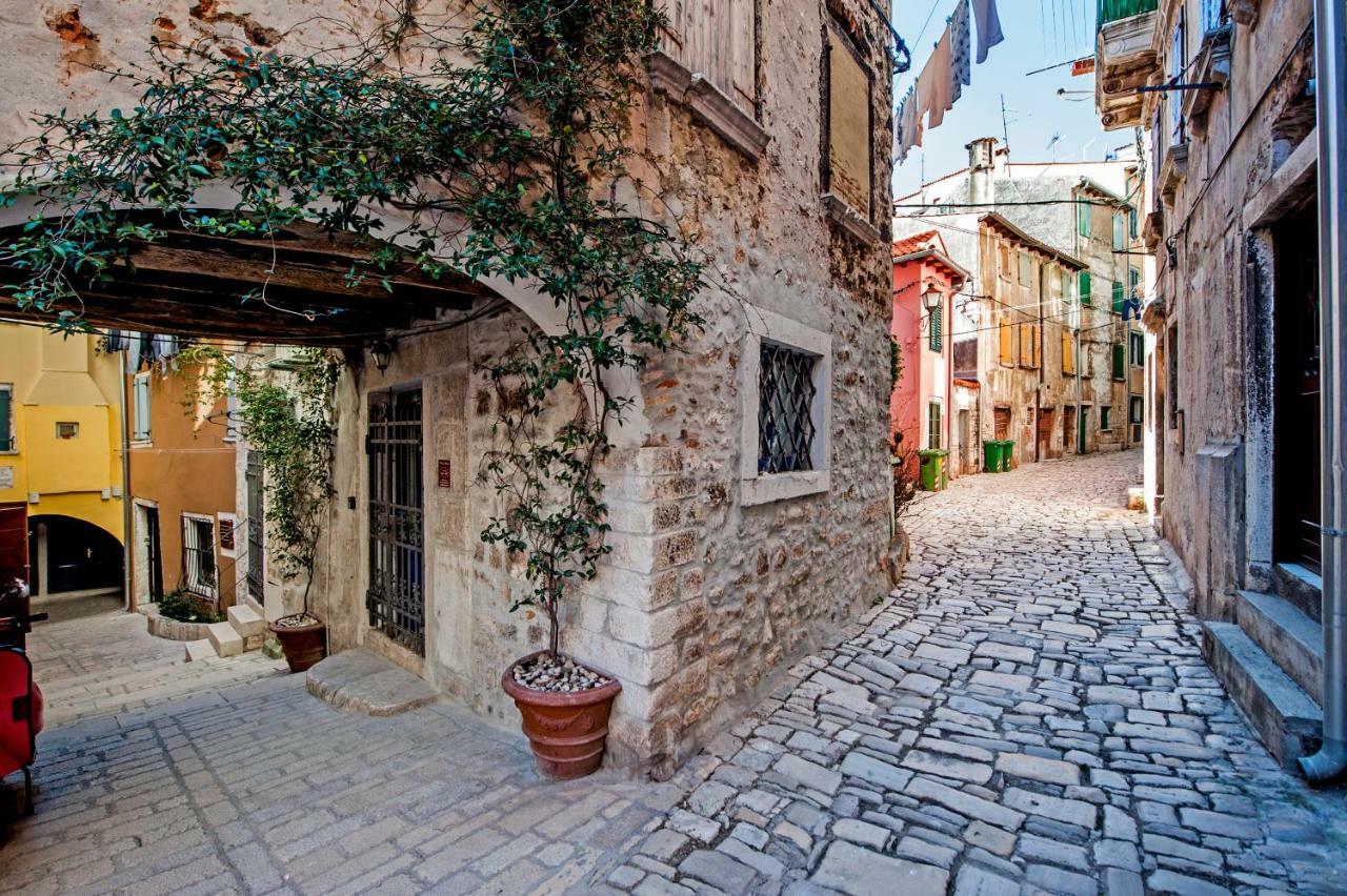 Guest House Sotto I Volti Centro Storico Ровин Екстериор снимка