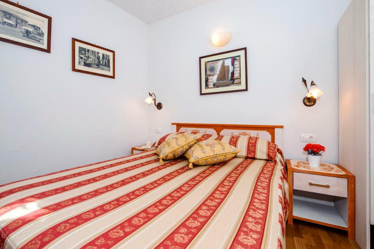 Guest House Sotto I Volti Centro Storico Ровин Екстериор снимка
