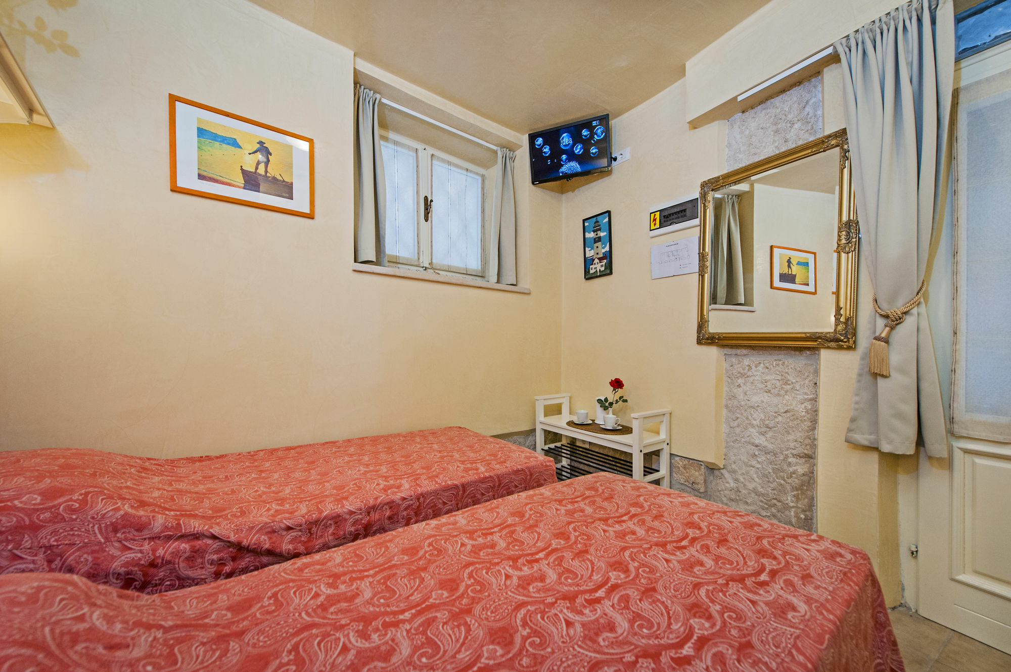 Guest House Sotto I Volti Centro Storico Ровин Екстериор снимка