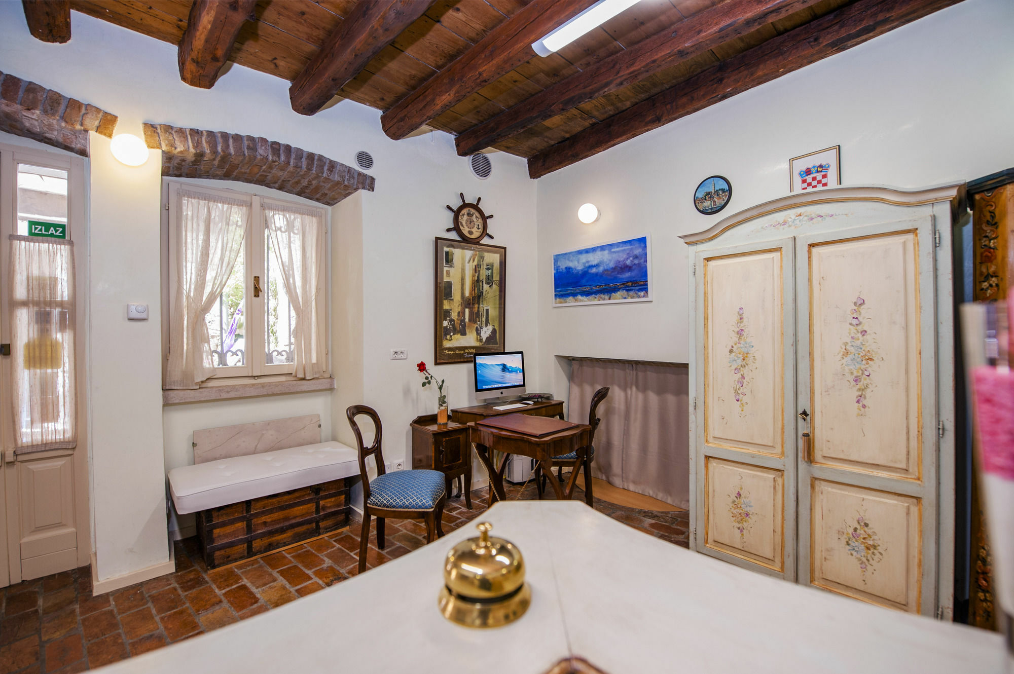 Guest House Sotto I Volti Centro Storico Ровин Екстериор снимка