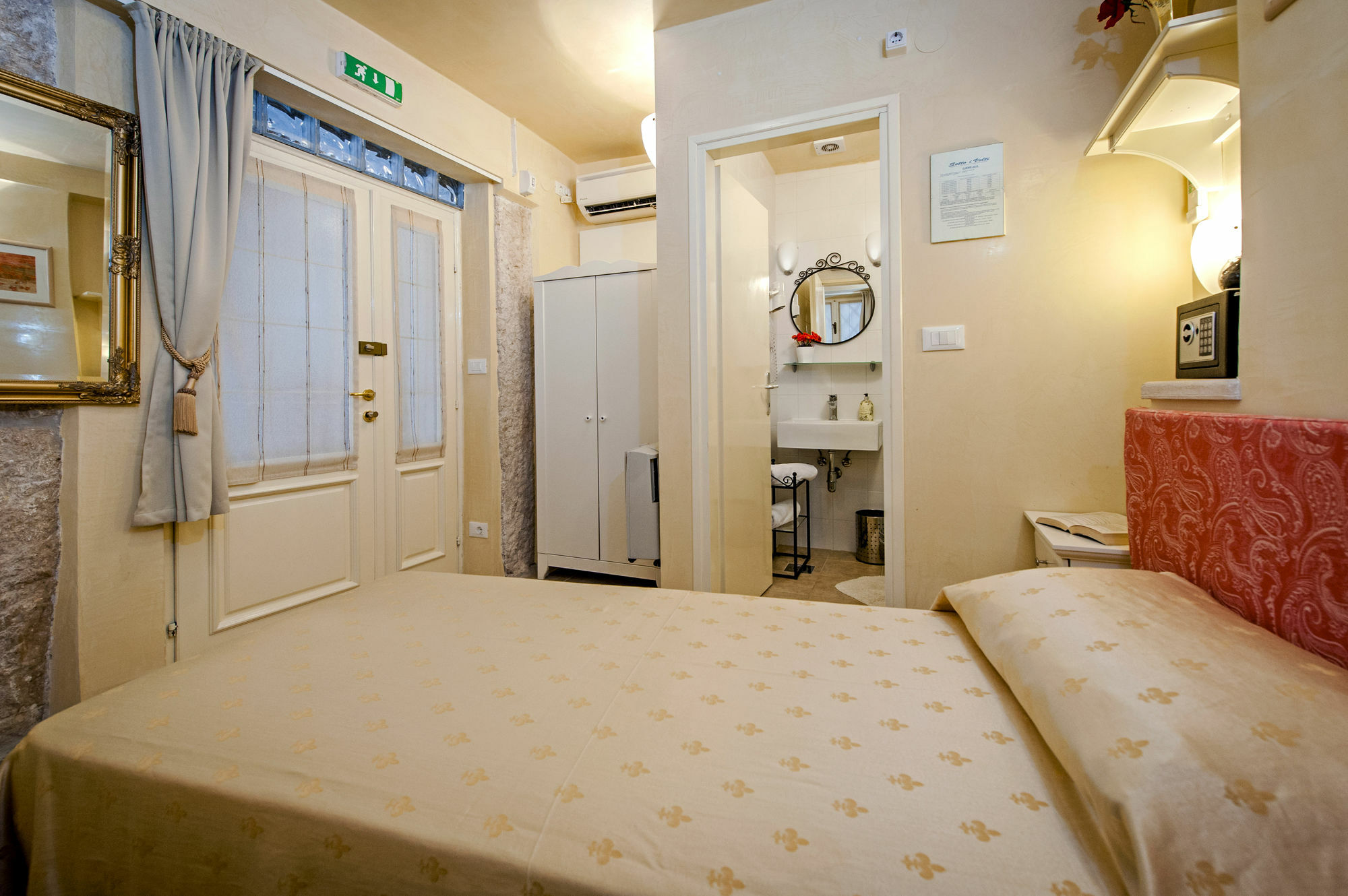 Guest House Sotto I Volti Centro Storico Ровин Екстериор снимка